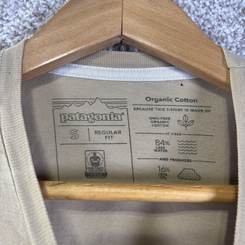 Patagonia Shirt Mens Small Beige Bear Logo Graphic Tee Organic Cotton Outdoor - Picture 3 of 7